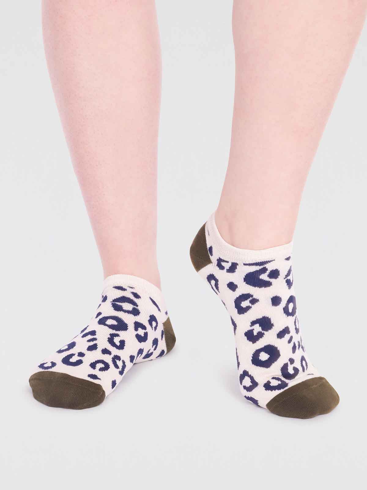 Reese Bamboo Leopard Print Trainer Socks - Cream
