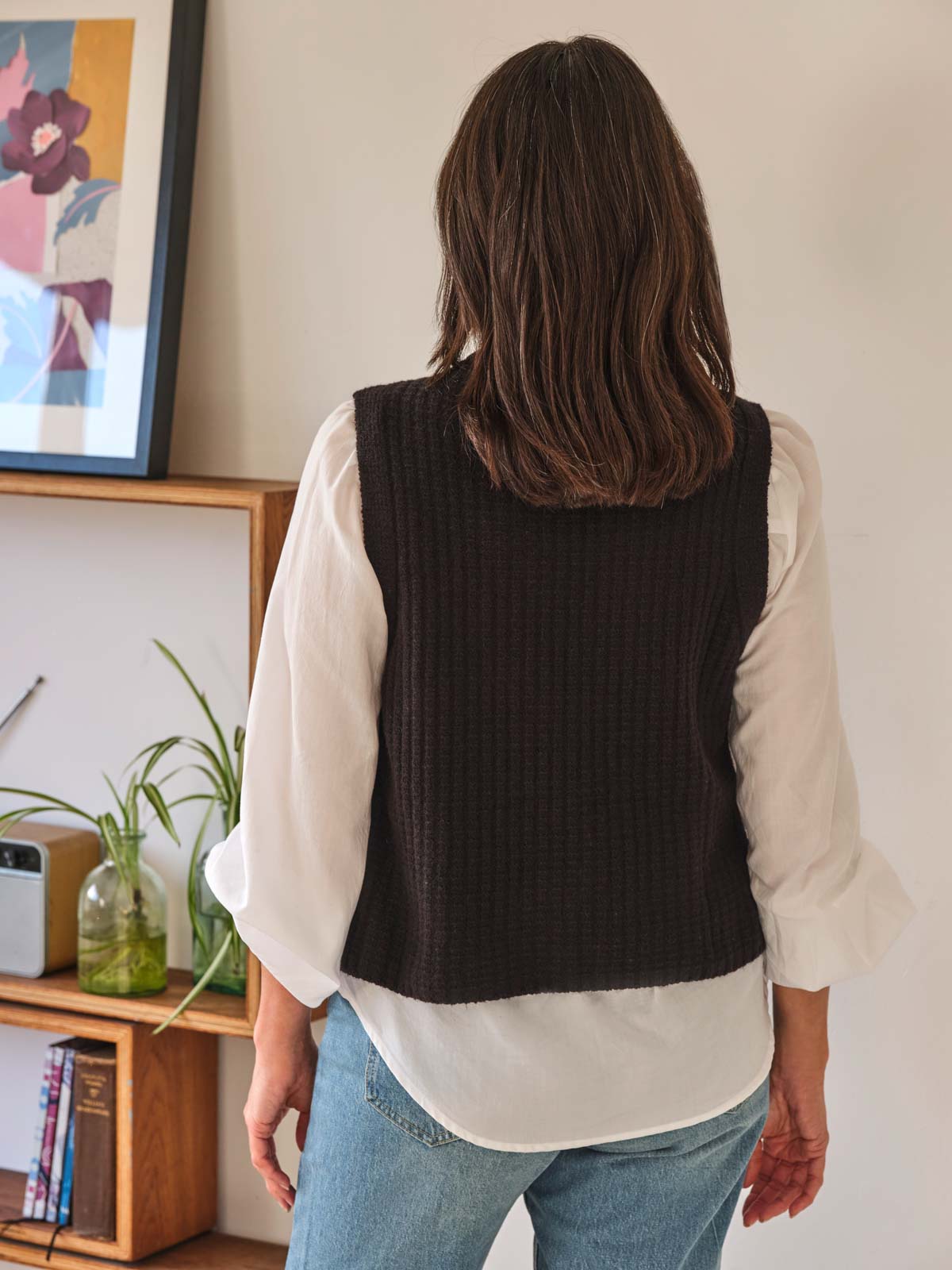 Black knitted vest discount