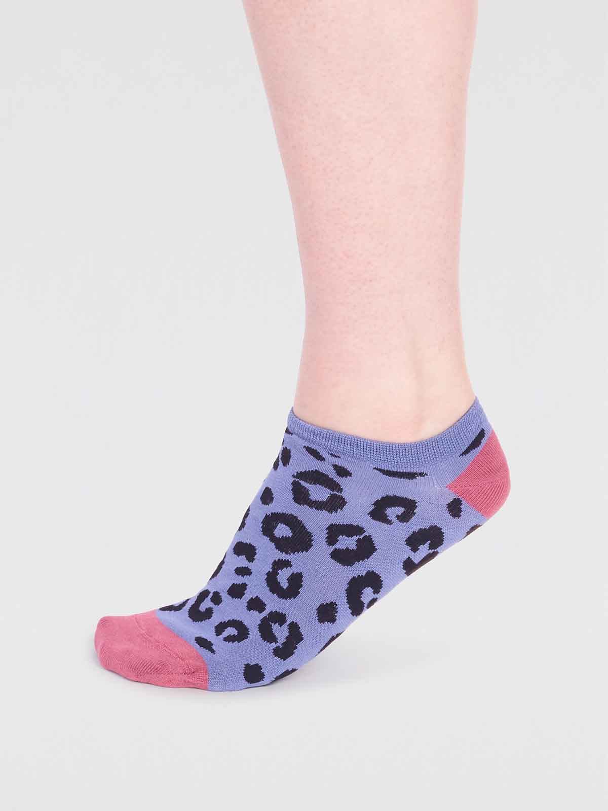 Reese Bamboo Leopard Print Trainer Socks - Periwinkle Blue