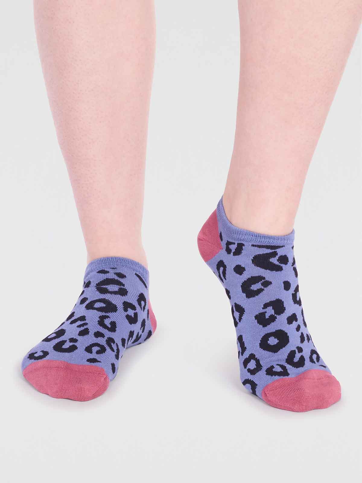 Reese Bamboo Leopard Print Trainer Socks - Periwinkle Blue