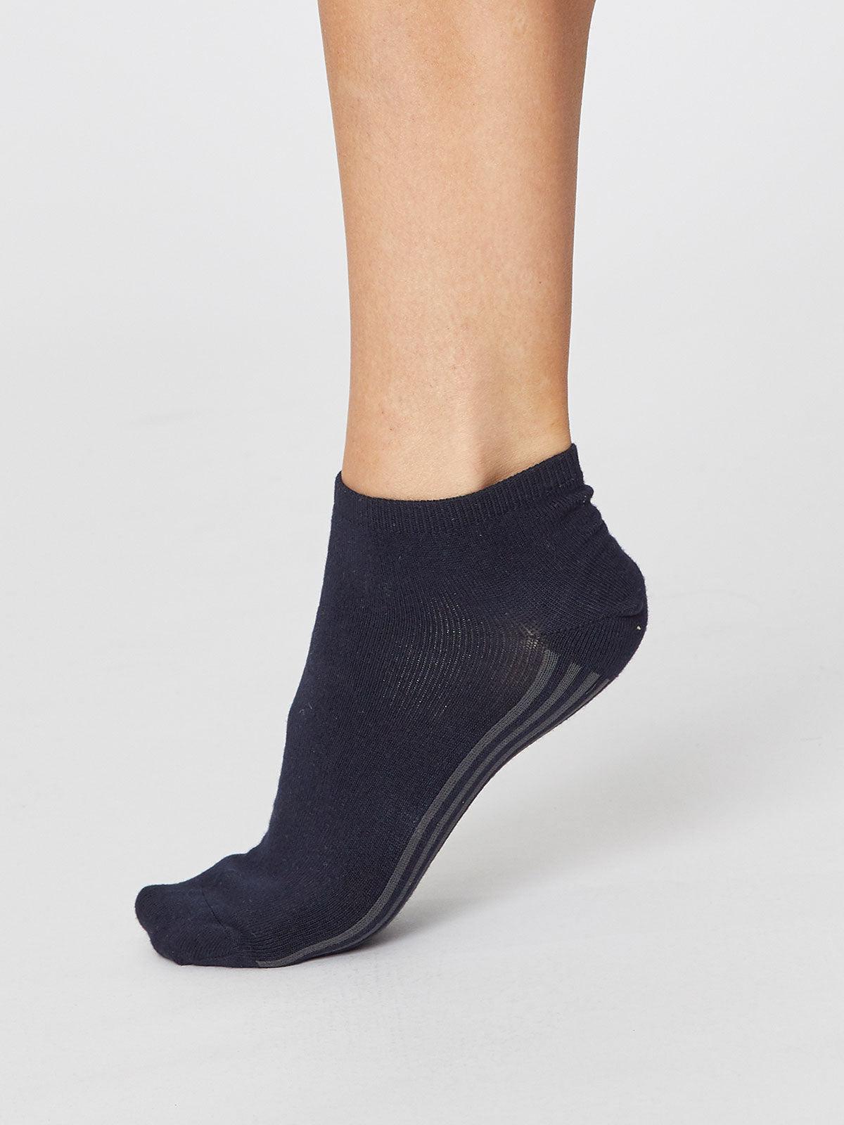 Essential Solid Jane Bamboo Plain Trainer Socks in Navy